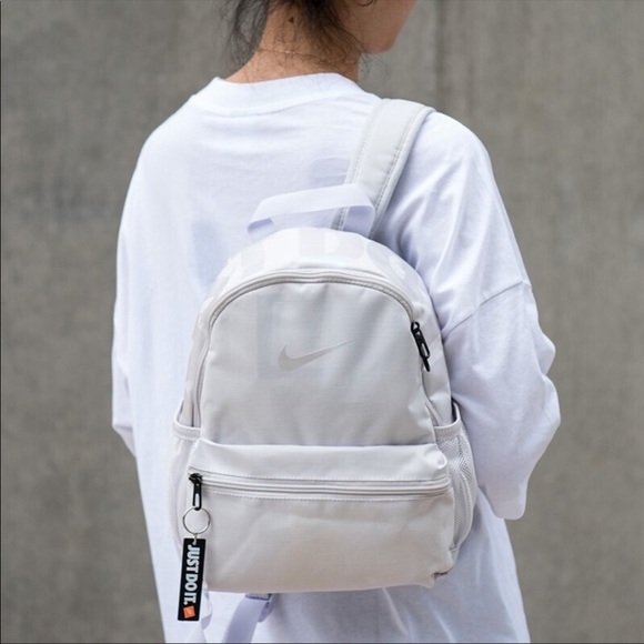 nike brasilia backpack 11l